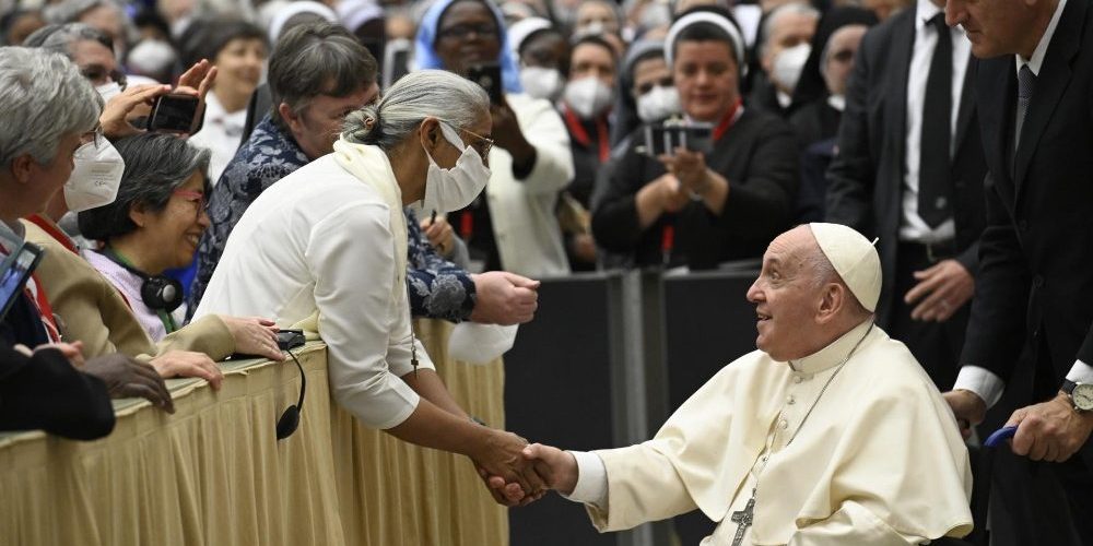 Papa: A fé não é “coisa de velho”, merece respeito e honra